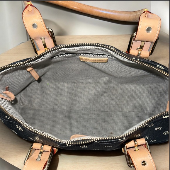 RESERVED for snapolitano60 Dooney and Bourke hand/shoulder bag - Picture 7 of 10